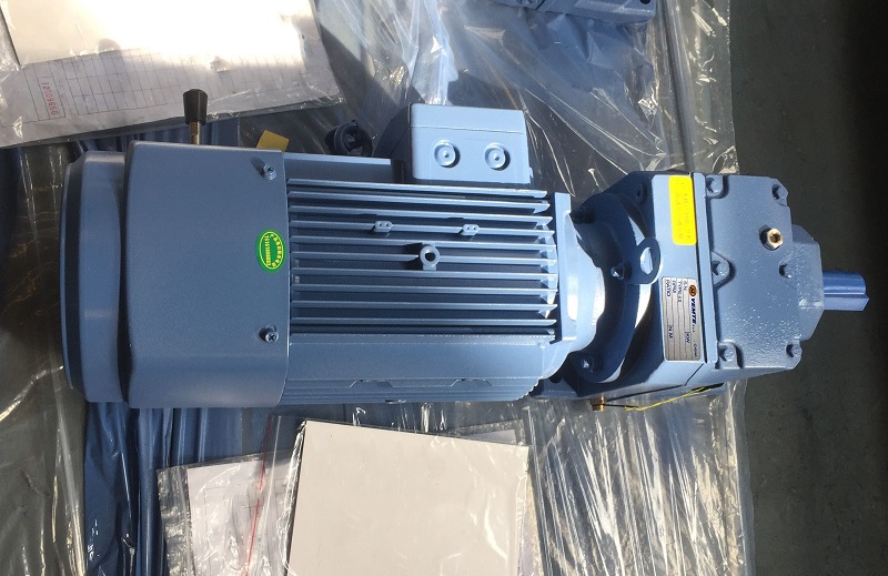 同向減速機配5200W電機用在取料機構.jpg