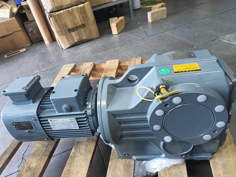 攪拌裝置減速電機,5.5KW電機減速器,正反轉減速機,齒輪減速機.jpg