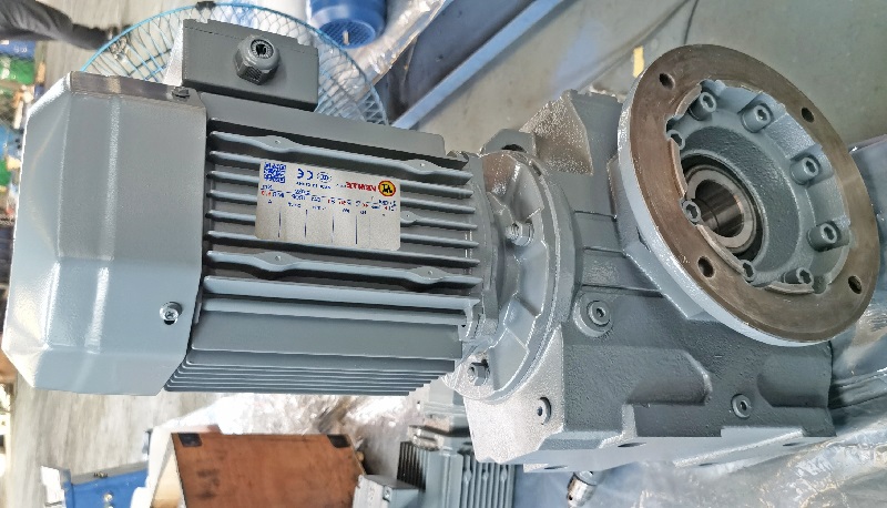 飼料冷卻系統減速機,SAF47通孔蝸輪減速機,SAF47DRN80MK4減速電機.jpg